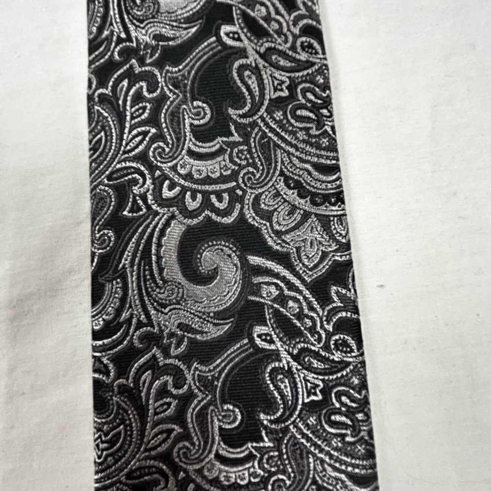 Izod Black and‎ Silver Paisley Tie - Picture 2 of 7